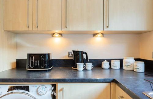 Stockport House | Detached Home in Greater Manchester with Free Parking