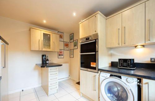 Stockport House | Detached Home in Greater Manchester with Free Parking