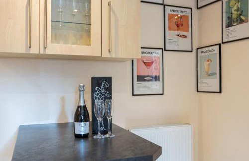 Stockport House | Detached Home in Greater Manchester with Free Parking
