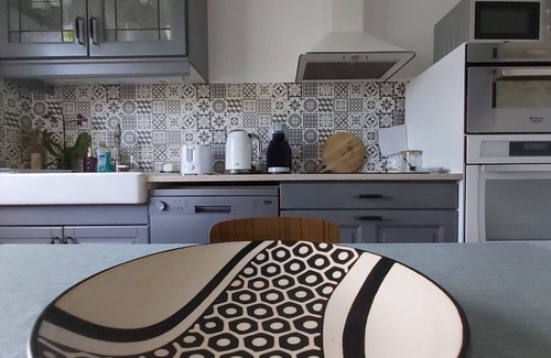 L'Epine House | Detached house with dishwasher, enclosed garden, near beach and center