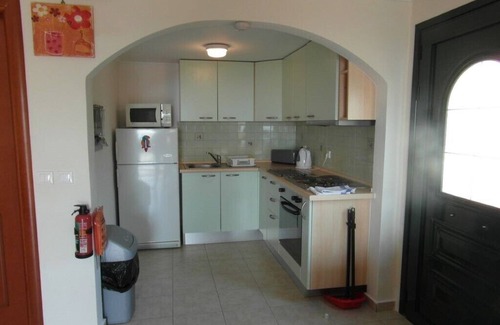 Ratzakli Villa | Detached Villa with Pool: Sleeps 6 to 10 people