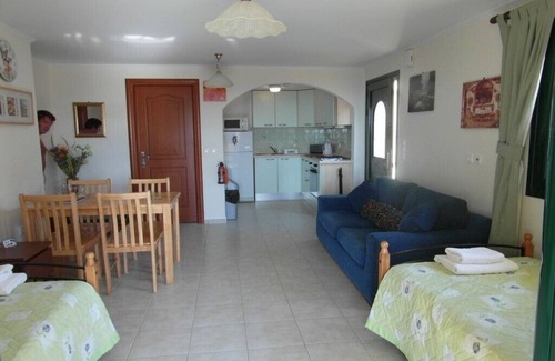 Ratzakli Villa | Detached Villa with Pool: Sleeps 6 to 10 people