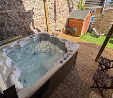 Penrhyn Bay House | Detached with Amazing Sea Views and Hot Tub