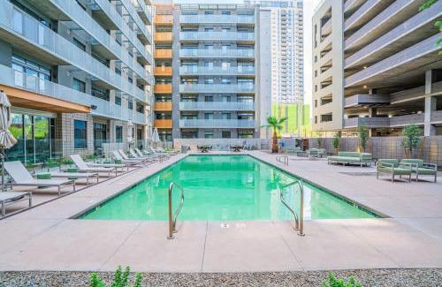 Evans Churchill Apartment | Detailed 2BD - Central DT- Gym, Pool, Parking Sleep8
