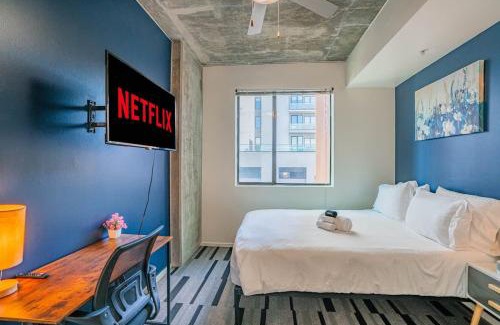 Evans Churchill Apartment | Detailed 2BD - Central DT- Gym, Pool, Parking Sleep8