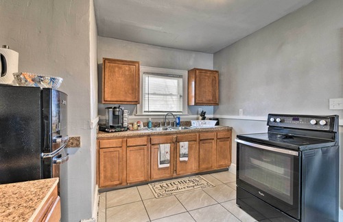 New Center Detroit Apartment | Detroit Apartment - 5 Mi to Downtown!