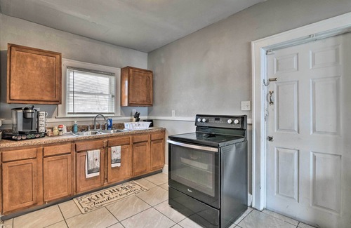 New Center Detroit Apartment | Detroit Apartment - 5 Mi to Downtown!