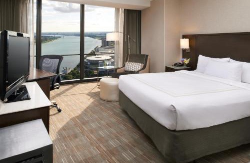 Downtown Detroit Hotel | Detroit Marriott at the Renaissance Center