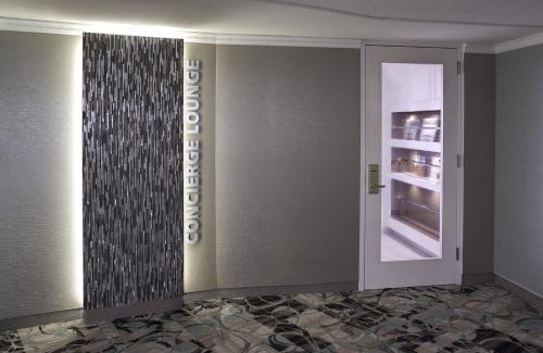 Downtown Detroit Hotel | Detroit Marriott at the Renaissance Center