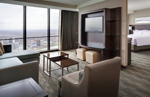 Downtown Detroit Hotel | Detroit Marriott at the Renaissance Center