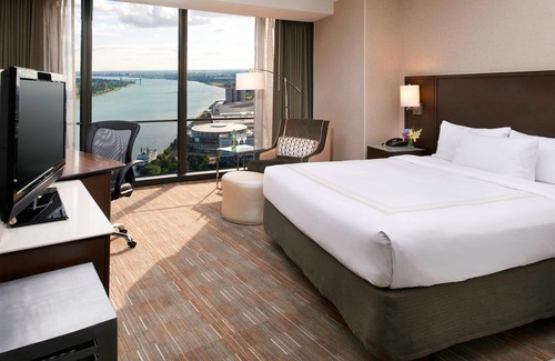 Downtown Detroit Hotel | Detroit Marriott at the Renaissance Center