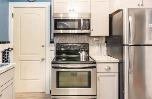 Detroit Apartment | Detroit Oasis-city location with suburban perks