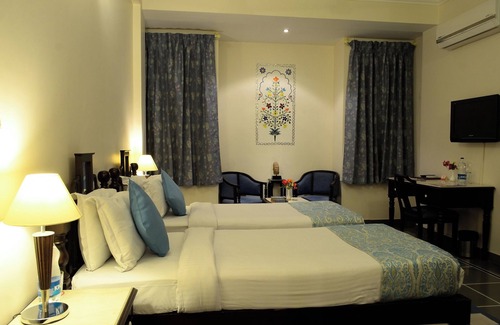 Shavri Colony Hotel | Dev Villa