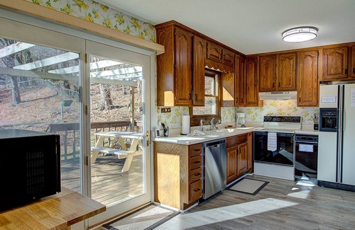 Seven Devils Ski Chalet | Devils Gem Views, Firepit, Wi-Fi, Close to Hiking!