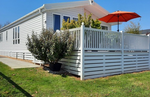 Dawlish Warren Ski Chalet | DEVON. DAWLISH WARREN. BEAUTIFUL LODGE ON POPULAR FAMILY HOLIDAY PARK.