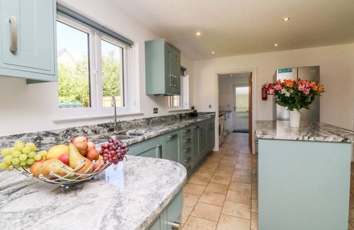 Bradworthy Cottage | DEVON HOUSE, family friendly, with hot tub in Bradworthy