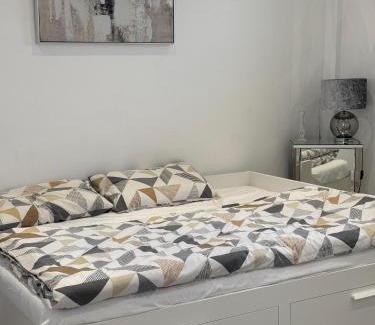 Preston Apartment | Devonshire - 1 Bedroom Apartment with Full Amenities