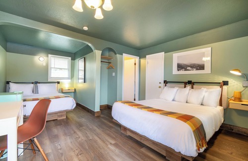 Plains Hotel | Dew Duck Inn