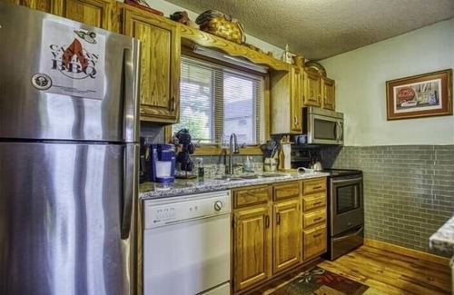 Davis Condo | DF109- Awesome Amenities! Pool!