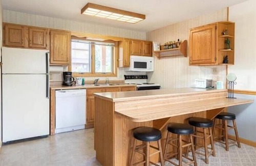 Davis Condo | DF78- Awesome amenities! Pool!