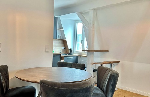 Center Apartment | DG in City-Villa: 3 Schlafzimmer, 2 Bäder, Küche
