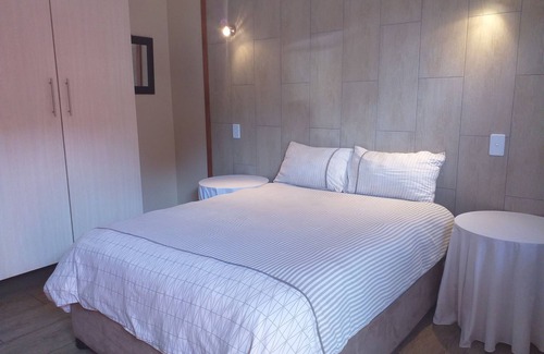 Emalahleni House | DH Guest House