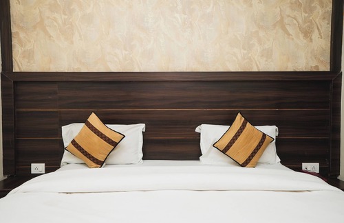 Noida House | Dharam Villa Guest House Near Sector 15 Metro Station