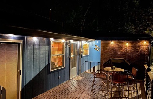 Albany Cottage | DHL Lake View Escape - 1 mi from Marina!