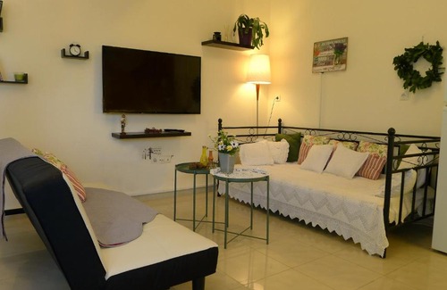 Kounoupidiana Apartment | Diamant's Place with Treehouse Garden
