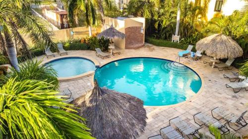 Gold Coast House | Diamante 72 Townhome in Goldcoast 2 Bedrooms 3 Bath 3 Community pools