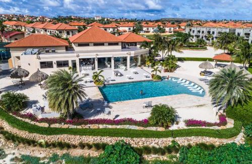 Gold Coast House | Diamante 72 Townhome in Goldcoast 2 Bedrooms 3 Bath 3 Community pools