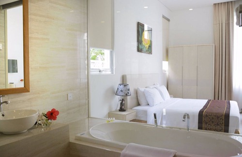 Nha Trang Resort | Diamond Bay Golf & Villas