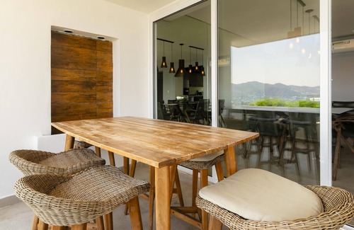 Las Brisas Apartment | Diamond Breezes Luxury