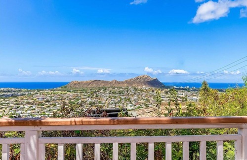 Maunalani Heights House | Diamond Head 3BR Honolulu - Upto 6, WiFi, AC, Deck