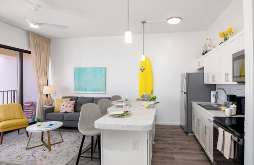 Waikiki Apartment | Diamond Head and Partial Ocean views with 2 Beds and Parking