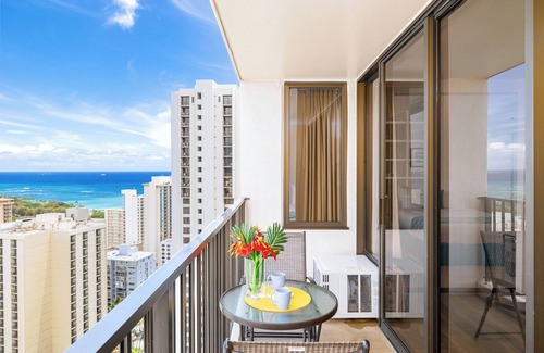 Waikiki Apartment | Diamond Head and Partial Ocean views with 2 Beds and Parking