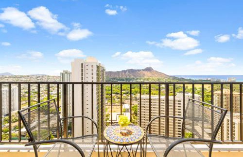 Waikiki Apartment | Diamond Head Dreams Beach Condo with Ocean View!
