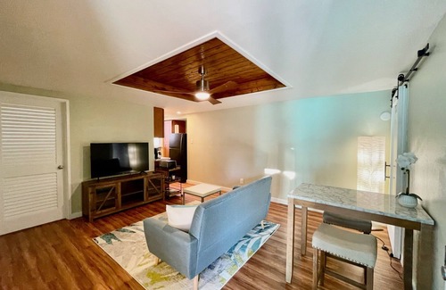Diamond Head - Kapahulu - St. Louis Cottage | Diamond Head/Waikiki Surf Shack Lanai Unit
