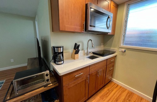 Diamond Head - Kapahulu - St. Louis Cottage | Diamond Head/Waikiki Surf Shack Lanai Unit