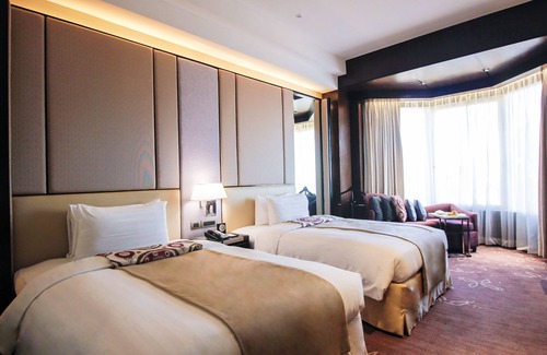 Ermita Night District Hotel | Diamond Hotel Philippines