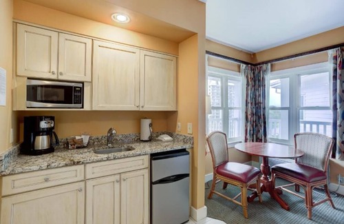 Northeast Virginia Beach Villa | Diamond Resorts Turtle Cay Resort - Studio Accessible No Roll in Shower