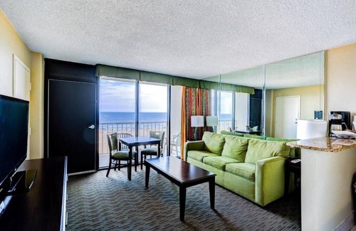 Northeast Virginia Beach Villa | Diamond Resorts Beach Quarters Resort - Studio Accessible Roll in Shower