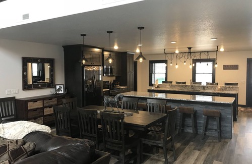 Rapid City Cabin | Diamond Spur Lodge-Luxury Vacation Home 8 miles from Mt. Rushmore