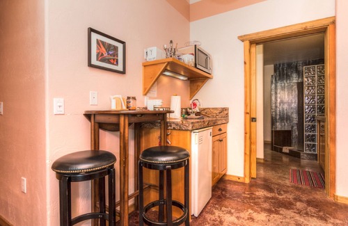 La Pine Cabin | DiamondStone Lodge 5 BR Vacation Rental, great for small groups