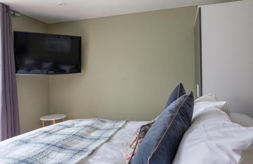 Crawley House | Dickens Suite- Cozy Suite 15min close to Gatwick