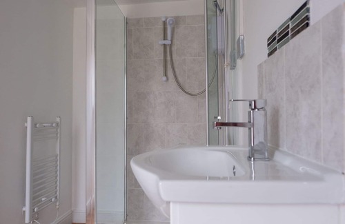 Crawley House | Dickens Suite