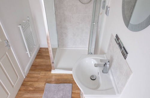Crawley House | Dickens Suite