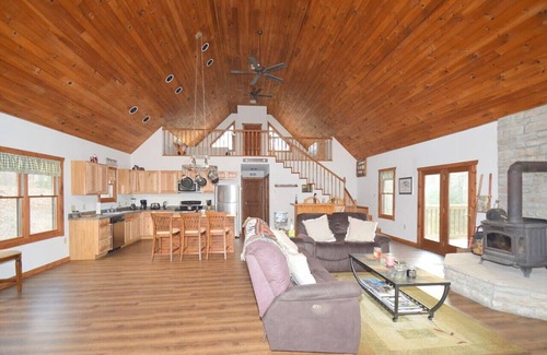 Great Cacapon House | Dickies Roadhouse - Retreat
