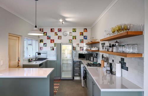 Gordons Bay Central House | Die Badhuis, Gordons Bay
