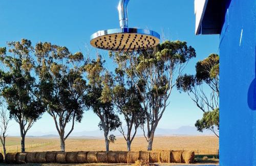 Overberg District Municipality House | Die Blouhuis Farmhouse Retreat with a hot tub